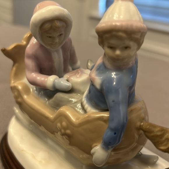 Vintage Paul Sebastian Porcelain Figurine, “Sleigh Ride” - Picture 4 of 9
